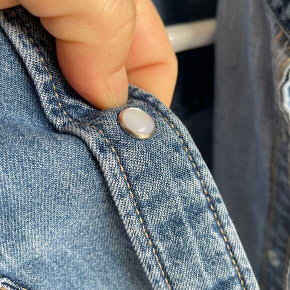 LEVI'S Essential Western Shirt Denim Medium Wash Button Down Women's 2X - Picture 3 of 15